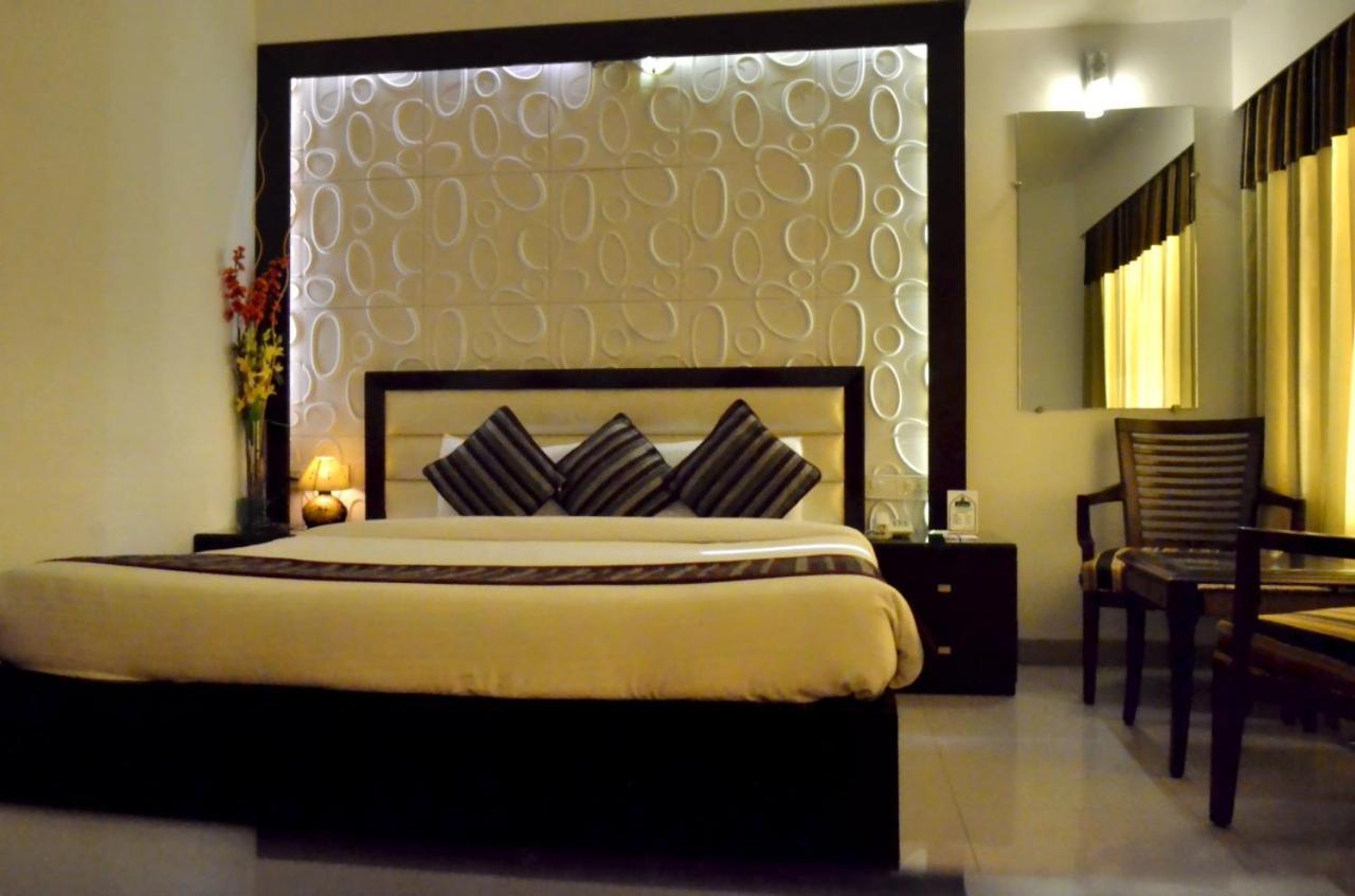 Hotel Landmark Gwalior Dış mekan fotoğraf