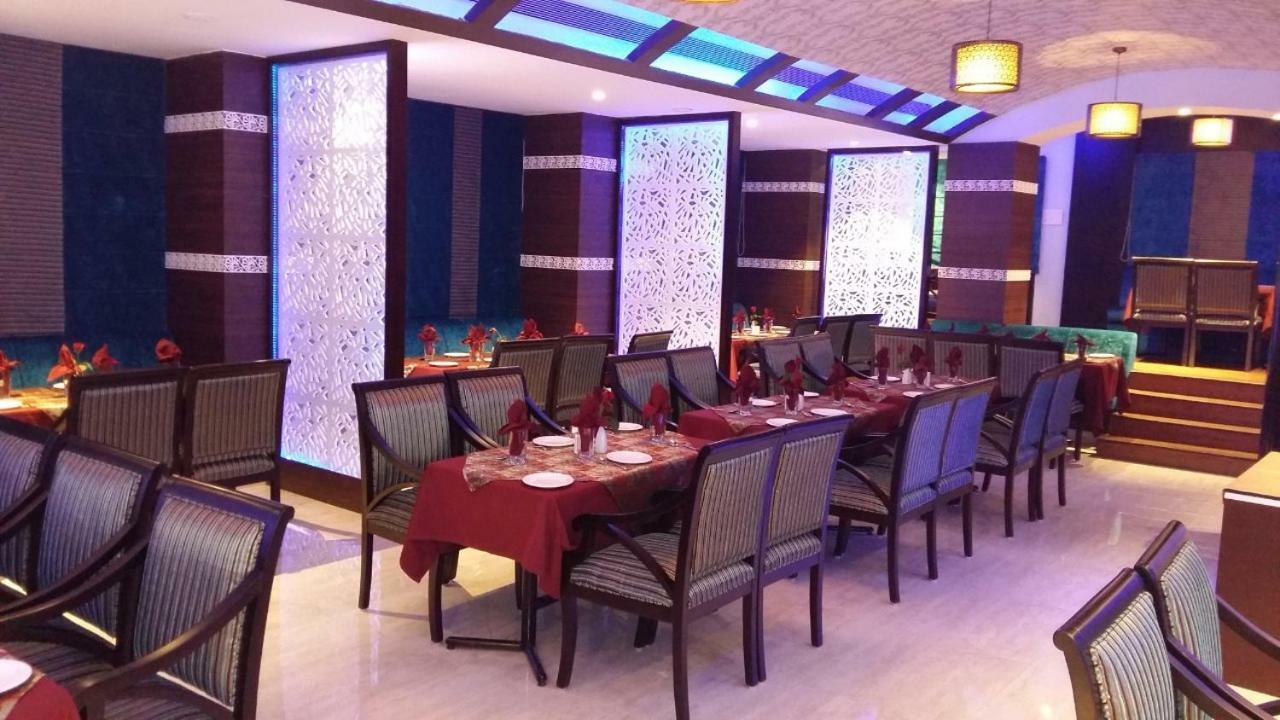 Hotel Landmark Gwalior Dış mekan fotoğraf