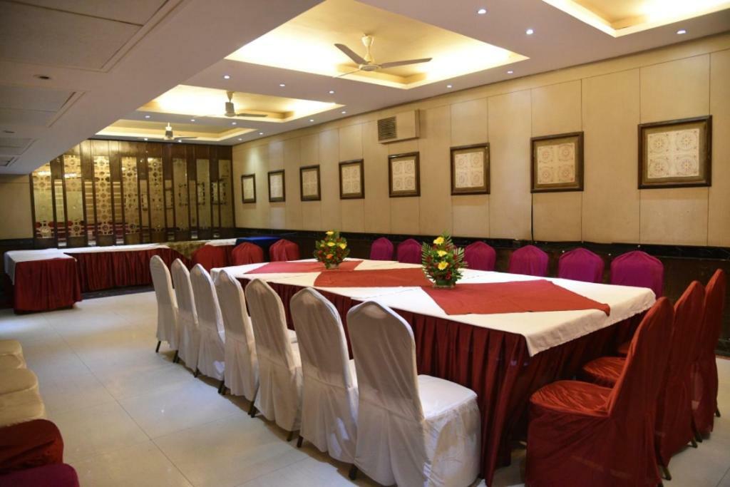Hotel Landmark Gwalior Dış mekan fotoğraf