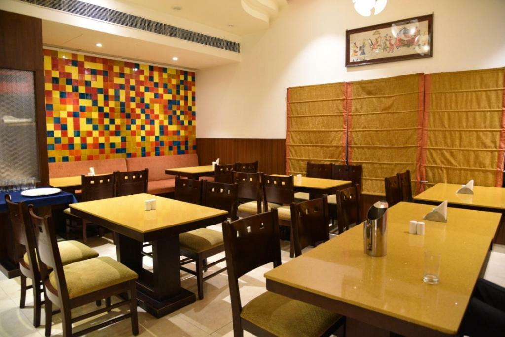 Hotel Landmark Gwalior Dış mekan fotoğraf