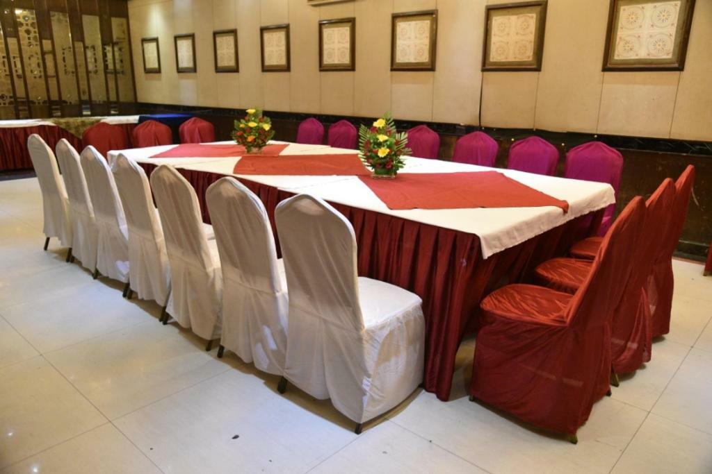 Hotel Landmark Gwalior Dış mekan fotoğraf